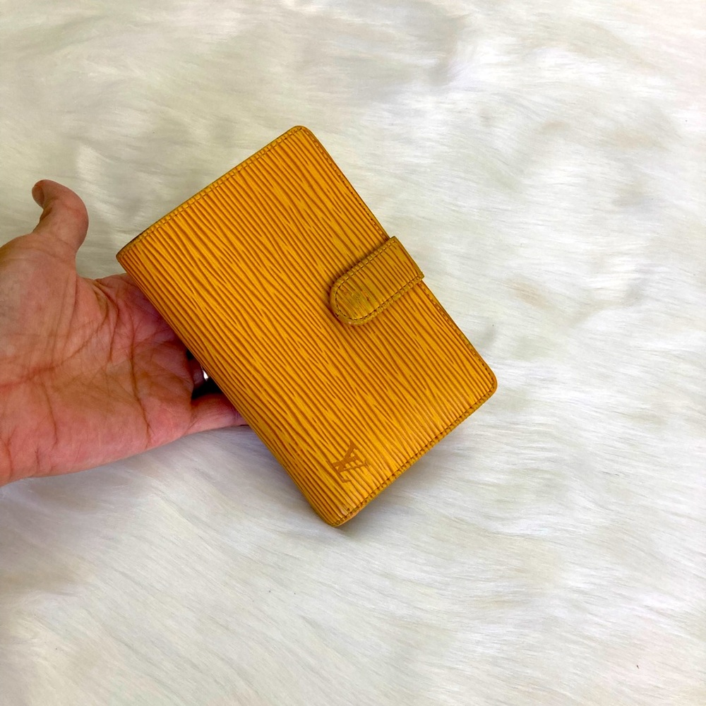 Authentic Louis Vuitton Kisslock wallet